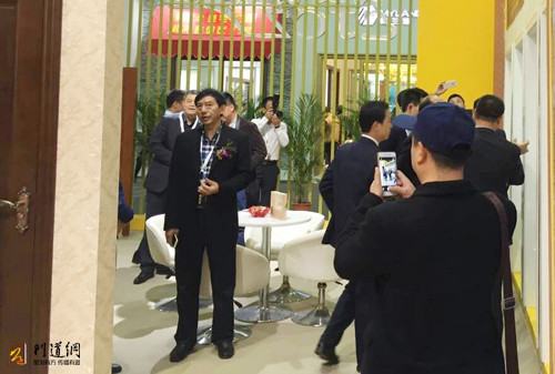 【廣州門博會】長江創展原木門展館賓客盈門(圖5) 【廣州門博會】長江創展原木門展館賓客盈門(圖5)