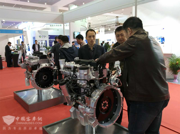 中國重汽曼技術發動機卓越 亮相天津客車展(圖1) 中國重汽曼技術發動機卓越 亮相天津客車展(圖1)