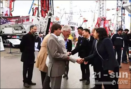 徐工機械副總裁孫建忠、徐工機械總裁助理劉建森先生等接待Oliver Belik先生一行