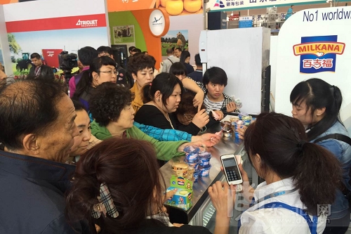 展會熱鬧 市民熱情參與度高熱情，參與度高(圖1)